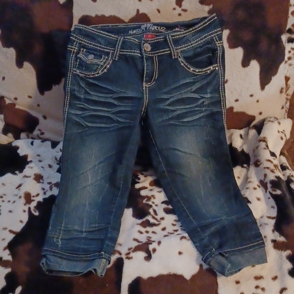 ALMOST FAMOUS CAPRIS, SIZE 5 WOMEN.